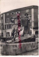 71 - MACON - LA STAUE DES VENDANGEURS- VENDANGES  1958 - Macon