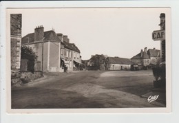 DERVAL - LOIRE ATLANTIQUE - PLACE DE L'EGLISE - Derval