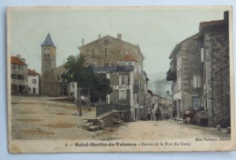 C. P. A. Couleur : 07 SAINT-MARTIN DE VALAMAS : Entrée De La Rue Du Garay, "Café BONNET", Animé, Timbre En 1907 - Saint Martin De Valamas