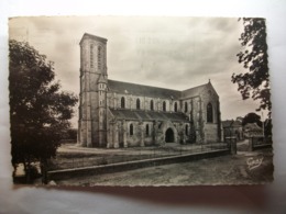 Carte Postale Callac (22)  L'Eglise  (Petit Format Noir Et Blanc Circulée ) - Callac