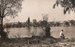 VERT-LE-PETIT. - Vue Sur L'étang. Pêcheur à La Ligne.CPSM  9x14 Pas Courante - Vert-le-Petit