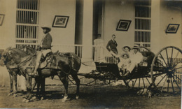 Real Photo  Rich Cuban Or American Family In " Volanta " Cuban Carriage Driven By Black Guy . Size 12,5 By 7,5 Cms - Cuba