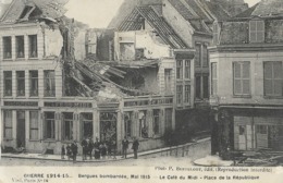 CARTE POSTALE ORIGINALE ANCIENNE : BERGUES BOMBARDE LE CAFE DU MIDI PLACE DE LA REPUBLIQUE ANIMEE GUERRE 1915 NORD (59) - Bergues