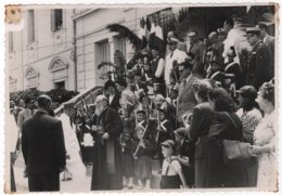 Photo Originale ALGERIE L'ARBA Commémoration Fête Enfants Costumes Historiques Militaria Mairie Par Rolando - Guerre, Militaire