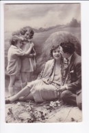 Lot 3 Cartes Photo -Famille Mise En Scène Devant Décors De Campagne (années 1945 - 1950) - Altri & Non Classificati