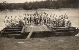 CPA 2841 - MILITARIA - Carte Photo Militaire - Génie Militaire - Pontonniers - Construction D'un Pont Flottant - Personnages