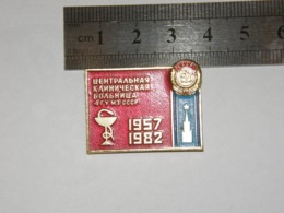 USSR 1982 CENTRAL CLINIC HOSPITAL OF IPPJ BADGE 19 - Geneeskunde