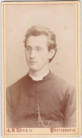 PATER-PRETRE-PRIESTER-FATHER-PRIEST-CURE-PERE-CAROLUS?KAIRIS-FAMILLE-DE TIEGE-CDV-PHOTO-MAISON L.H.ZEYEN-LIEGE-2 SCANS! - Antiche (ante 1900)