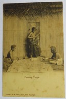 C. P. A. : FIDJI, FIJI : Painting Tappa, Femmes Aux Seins Nus - Fidji