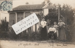 CLICHY Sous BOIS - Une Famille (de Musiciens ?) Posant  Devant Leur Maison Nommée "Les Glycines" En 1906 ( Carte Photo ) - Clichy Sous Bois