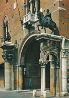 1 AK Italien * Palazzo Municipale - Rathaus In Ferrara Mit Den Statuen Der Herzöge Este - Erbaut 1245 - UNESCO Erbe * - Ferrara