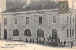 Lxeuil Les Bains       70        Place Et La Poste     (Petite Coupure Voir Scan) - Luxeuil Les Bains