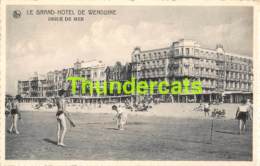 CPA WENDUINE WENDUYNE LE GRAND HOTEL DE DIGUE DE MER JEU DE PLAGE BOULES SPORT SPEEDO - Wenduine