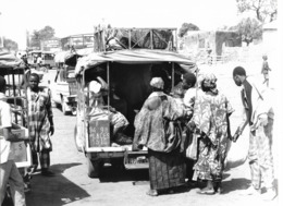 Photo Mali Les "bâchées" Pour Le Transport à Bamako Fin 1980ss. - Africa