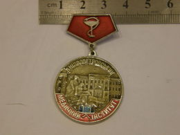 USSR DNEPROPETROVSK MEDICAL INSTITUTION BADGE 23 - Geneeskunde