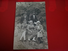 CARTE PHOTO LIEU A IDENTIFIER PERSONNAGE DANS DES ROCHERS - Da Identificare