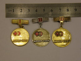 USSR 1970 RED CROSS BLOOD DONOR 3 BADGES OF 1, 2 AND 3 CLASS 48 - Geneeskunde