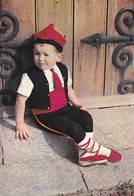 Delcampe - En Pays Catalan, Le Petit Danseur De Sardanes - Tänze