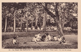 Le Foyer Des Indirectes à Réalville - Dans Le Parc : Le Coin Des Enfants - Realville