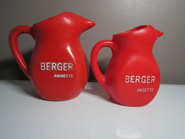 Petite Et Grande Carafe, Pichet En Plastique Rouge BERGER ANISETTE - Jarras