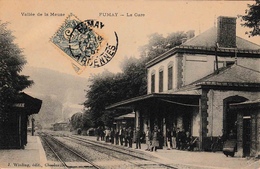 08 FUMAY La Gare Du Train Vallée De La Meuse Vue Intérieure De La Station Animée 1907 - Fumay