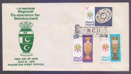 PAKISTAN 1975 FDC - RCD 11th Anniversary, Joint Issue With IRAN And TURKEY, Complete Set On First Day Cover - Pakistan
