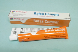 Humbrol - COLLE A BALSA BOIS LIEGE EN TUBE 24 Ml Balsa Cement Réf. AE0603 - Farben & Werkzeuge