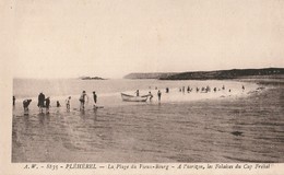 PLEHEREL  -  22  -  La Plage Du Vieux-Bourg - A L'Horizon Les Falaises Du Cap Fréhel - Otros Municipios