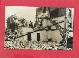 Photo Grue Poclain , Demolition Maison , Travaux - Otros & Sin Clasificación