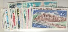 ** NELLE CALEDONIE - POSTE AERIENNE - ** - N°110/134 - Années 1970/72 - TB - Vide