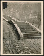 Cca 1930 Kinszki Imre (1901-1945) Budapesti Fotóművész Hagyatékából, Jelzés Nélküli Vintage Fotó (lépcső), 6x4,5 Cm - Sonstige & Ohne Zuordnung