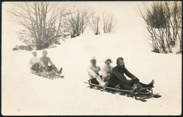 Cca 1910-1920 Szánkózók, Fotólap, 8x13 Cm - Sonstige & Ohne Zuordnung