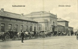 T2 1906 Székesfehérvár, Vasútállomás Külseje, Lovashintók - Unclassified