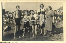 * T1/T2 ~1930 Veresegyház, Strand, Fürdőzők. Photo - Unclassified