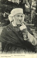 * T1/T2 Old Breton Woman Smoking A Pipe, French Folklore - Unclassified