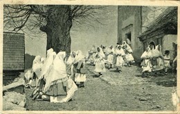 * T4 Czech Folklore, Women Coming From The Church. Fotografoval K. Klimes (Rb) - Ohne Zuordnung