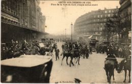 CPA PARIS Greve Des Chemins De Fer Place De La Gare Du Nord (971901) - Sciopero