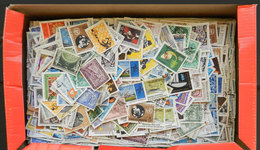 ARGENTINA: Box With Over 15,000 Used Stamps, All Commemorative Stamps OF LARGE SIZE Issued Between 1955 And 1980, Almost - Collezioni & Lotti