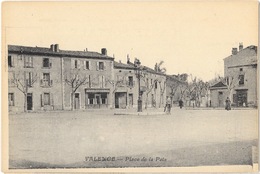 Valence (Drôme) Place De La Paix - Café De Jappe Renard - Edition Serre - Carte Non Circulée - Valence