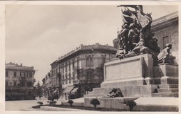 CARTOLINA - BUSTO ARSIZIO - PARTICOLARE DEL  MONUMENTO AI CADUTI E PIAZZA GARIBALDI - Busto Arsizio