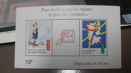 Bloc Les Enfants La Porte Des Vacances 1995 - Blokken & Postzegelboekjes