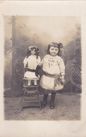 Delcampe - CARTE PHOTO 49 - CHOLET - Petite Fille Jacquet Et Sa Belle Poupée - Cholet