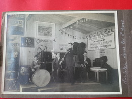 PHOTO MUSICIEN CAEN ? AFFICHE PUB VIOLON BATTERIE SAXO - Mestieri