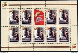 RUSSIAN FEDERATION 2005 60th Anniversary Of Victory Sheetlet MNH / **.  Michel 1248 Kb - Blocks & Kleinbögen