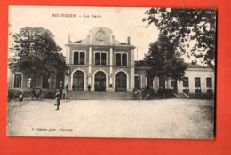 KAG-31  Bourgoin, La Gare, ANIME. Circulé 1918, Militaire - Stazioni Senza Treni