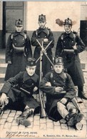 MILITAIRE -- Régiment De Ligne , Repos - Belgique - Uniforms