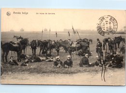 MILITARIA --  Armée Belge - Un Repos De Lancier - Regimente