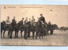 MILITARIA - Armée Belge --  Le Roi S'entretenant Avec Des Officiers étranger - Regimientos