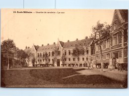 MILITARIA -- Ecole Militaire - Quartier De Cavalerie - La Cour - Manoeuvres