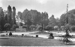 77 - CHELLES : Parc Du Souvenir - CPSM Dentelée Noir Blanc Format CPA 1955 - Seine Et Marne - Chelles